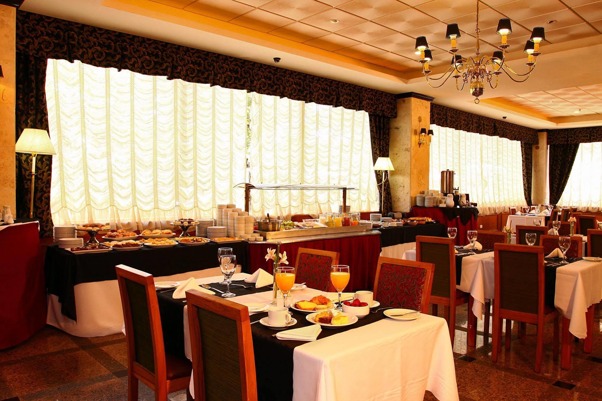 Hotel Ramada By Wyndham Buenos Aires Vicente López Exteriér fotografie