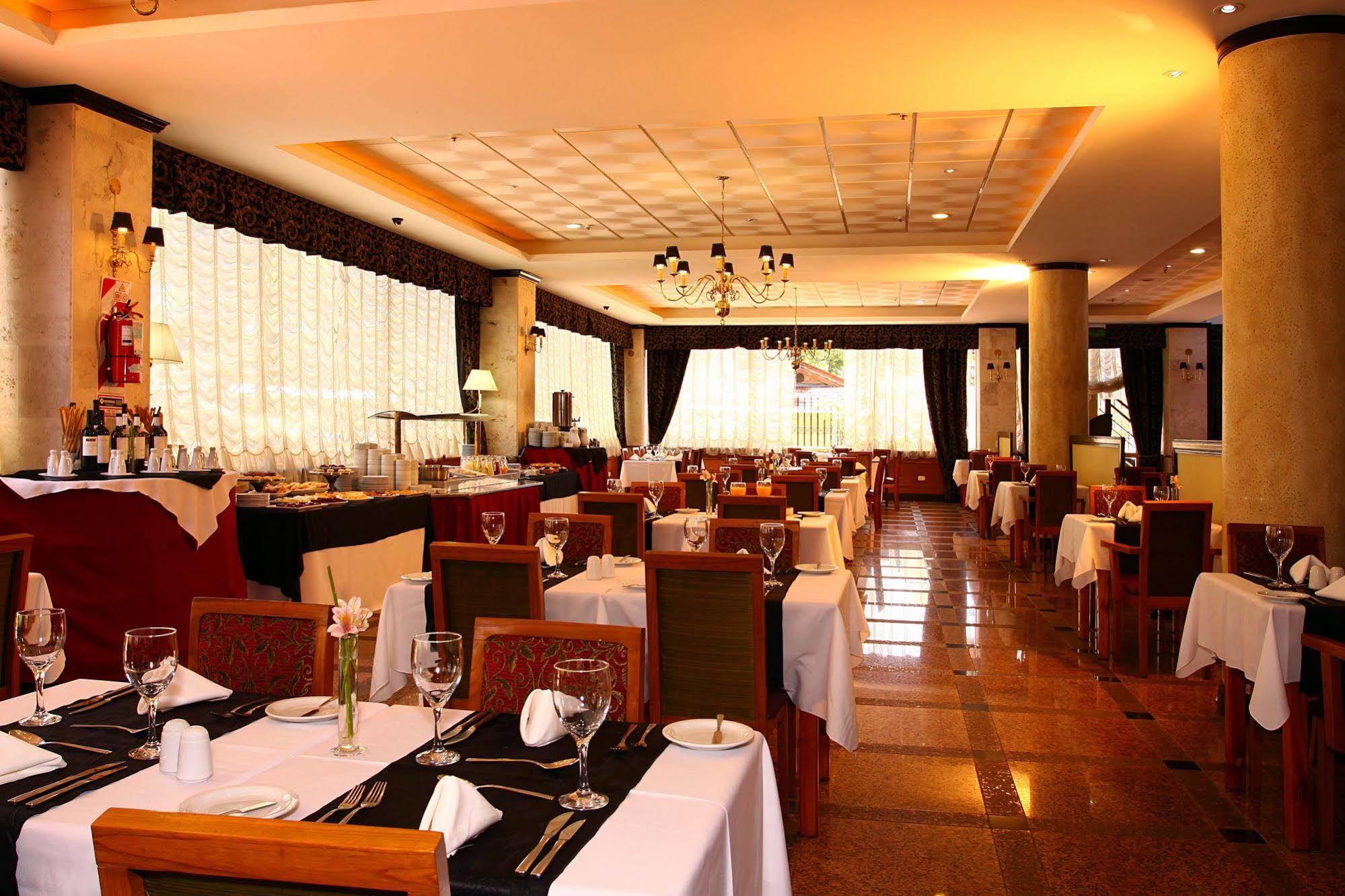 Hotel Ramada By Wyndham Buenos Aires Vicente López Exteriér fotografie