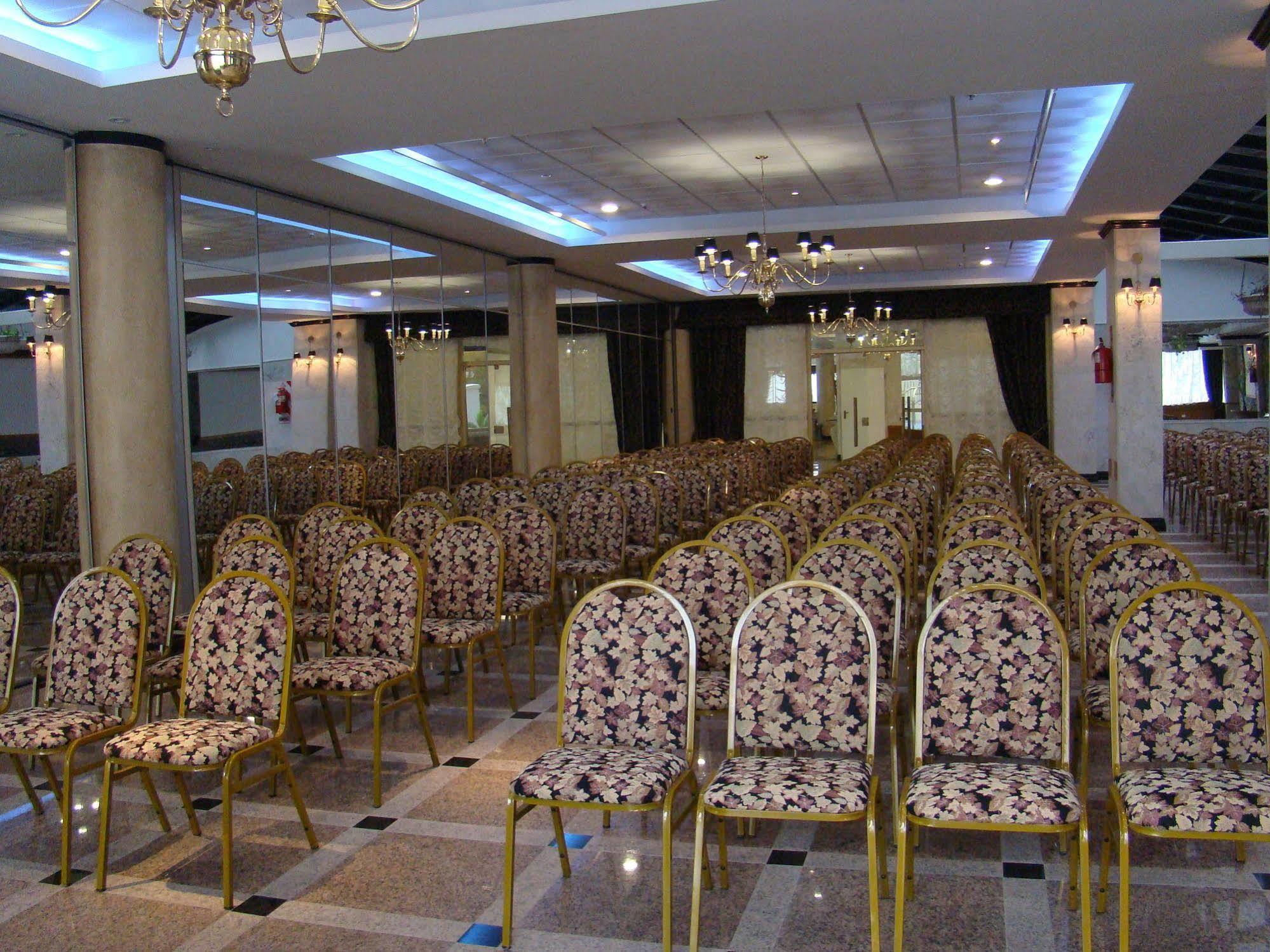Hotel Ramada By Wyndham Buenos Aires Vicente López Exteriér fotografie