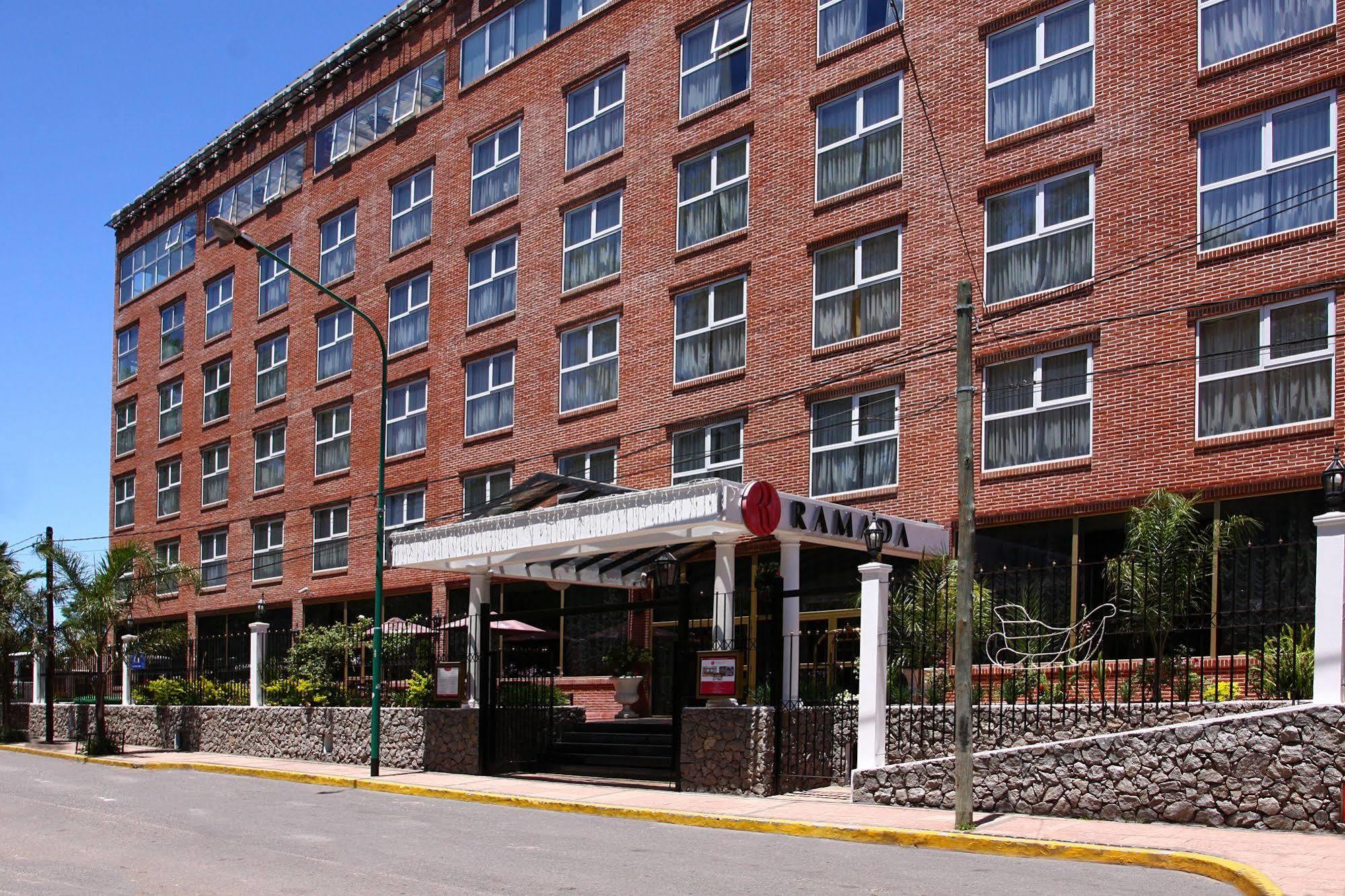 Hotel Ramada By Wyndham Buenos Aires Vicente López Exteriér fotografie